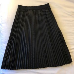 T Tahiti black accordion skirt